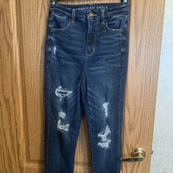 Womens American Eagle Outfitters destructive jeans, size 0 - Picture 2 of 6